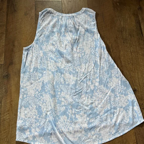 Women's Crown & Ivy Blue White Floral Sleeveless Tank Top L - Picture 11 of 12